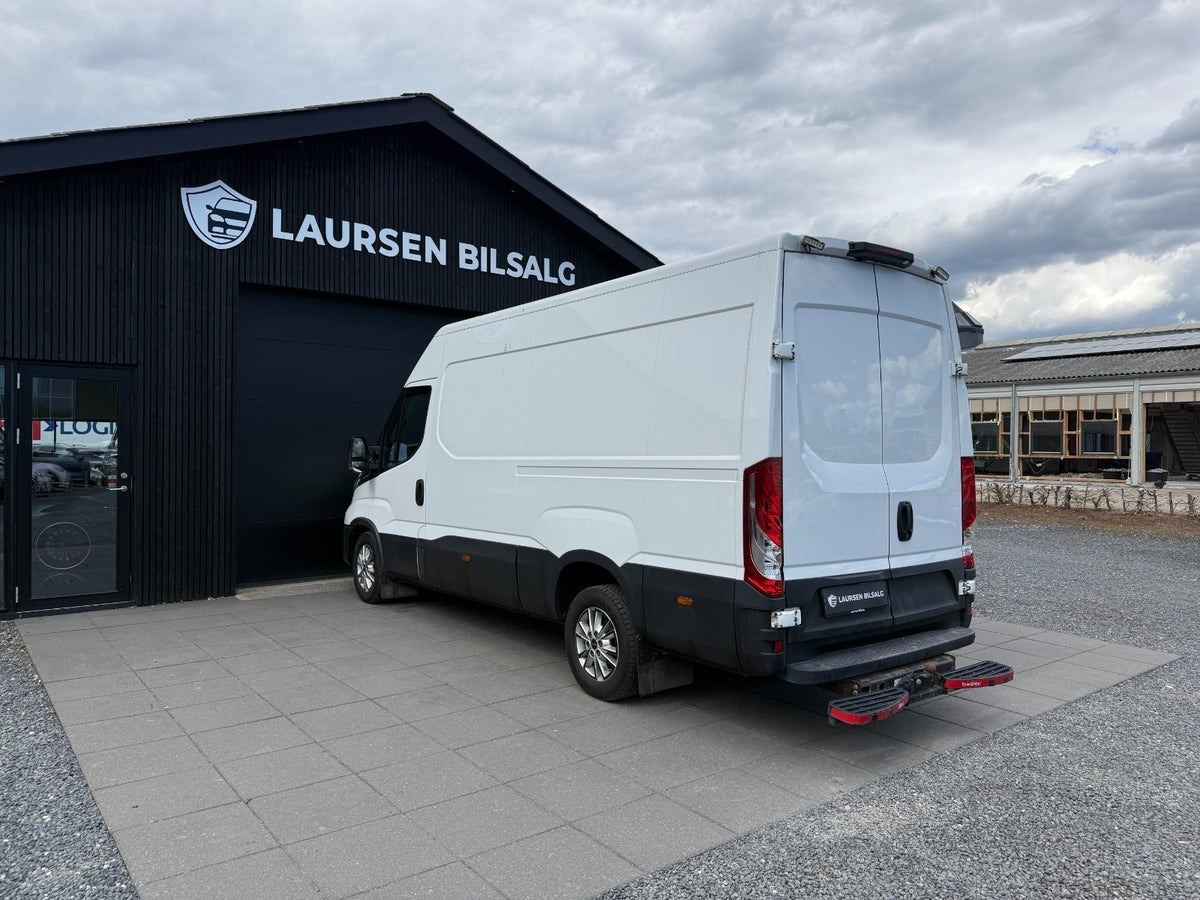Hvid Iveco Daily fra 2022