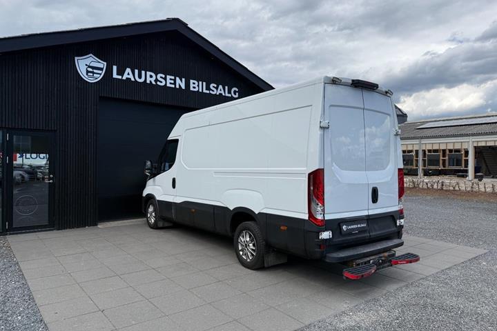 Hvid Iveco Daily fra 2022