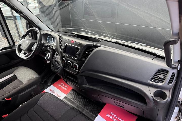 Hvid Iveco Daily fra 2022