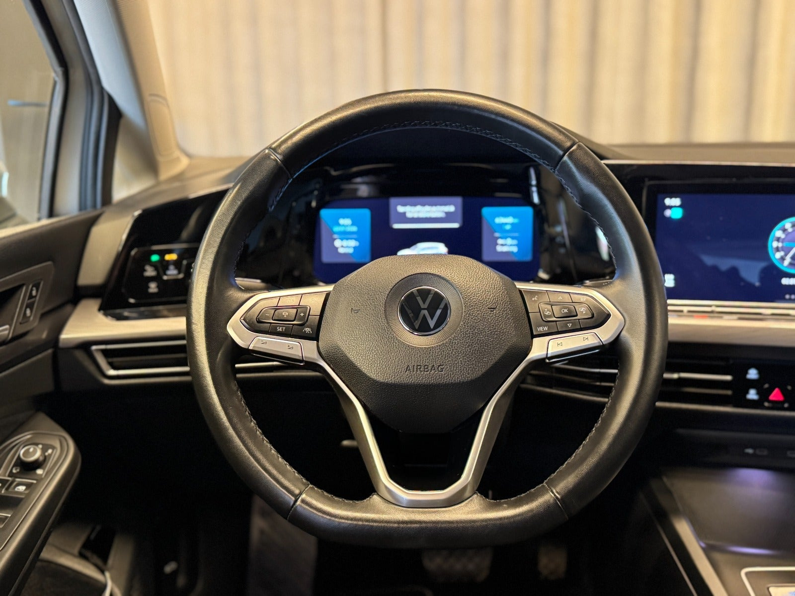 Sølv VW Golf VIII fra 2021