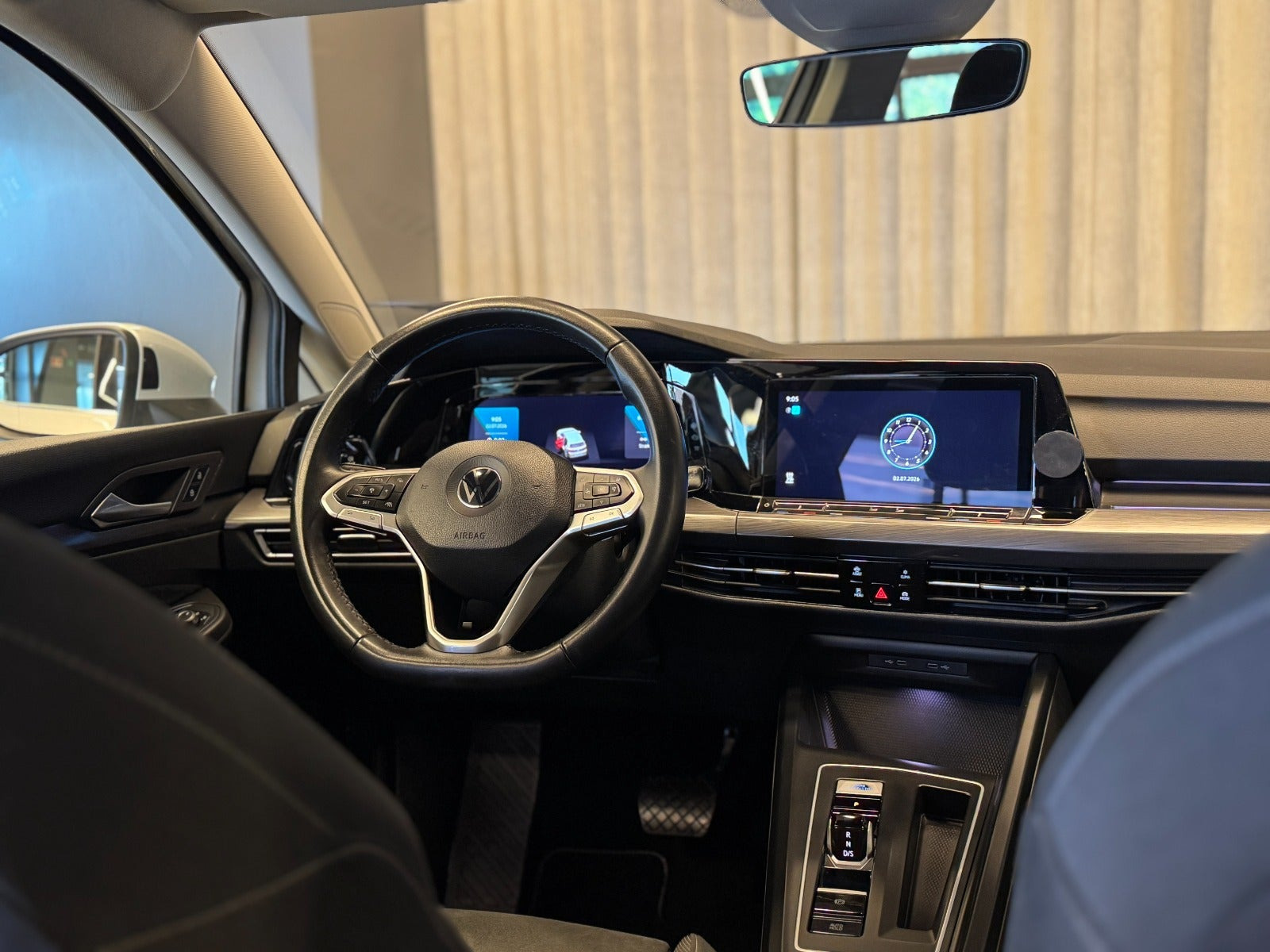 Sølv VW Golf VIII fra 2021