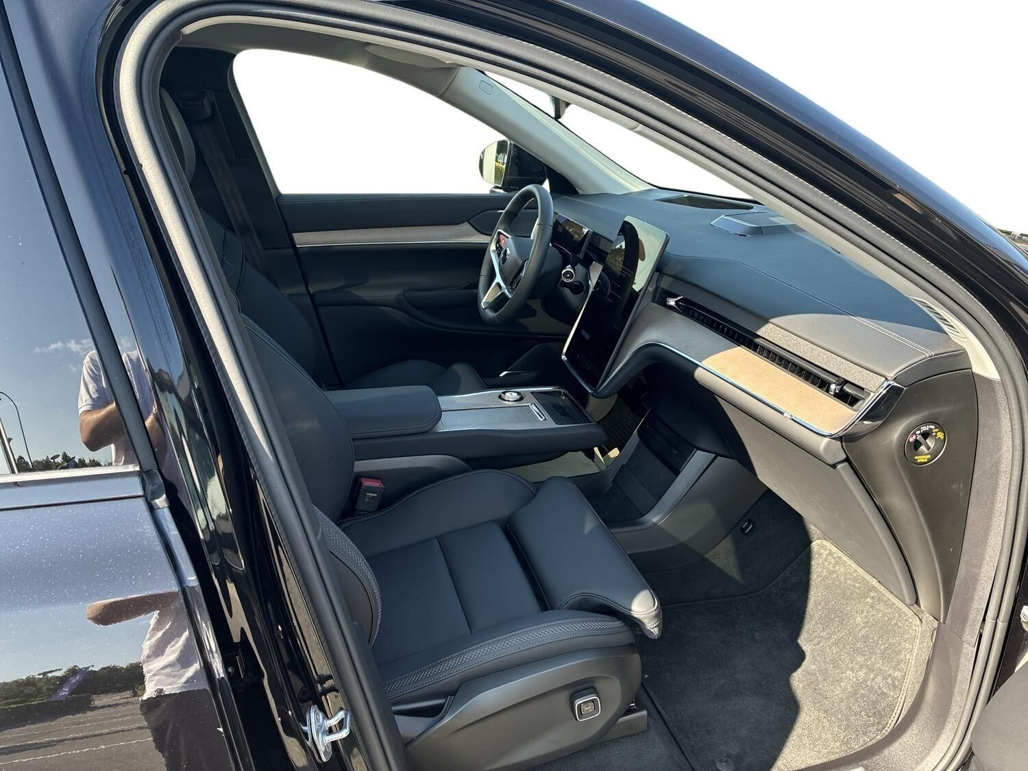 Sort Volvo EX90 fra 2025