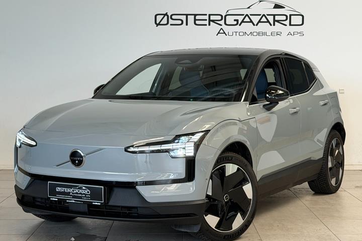 Grå Volvo EX30 fra 2024 set udefra