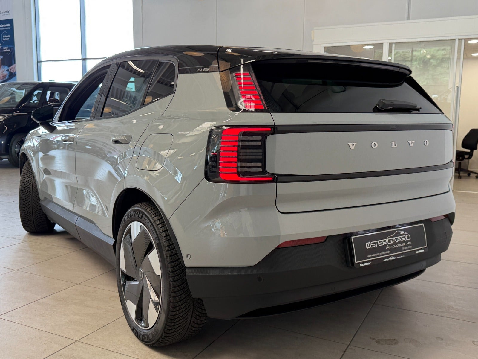 Grå Volvo EX30 fra 2024