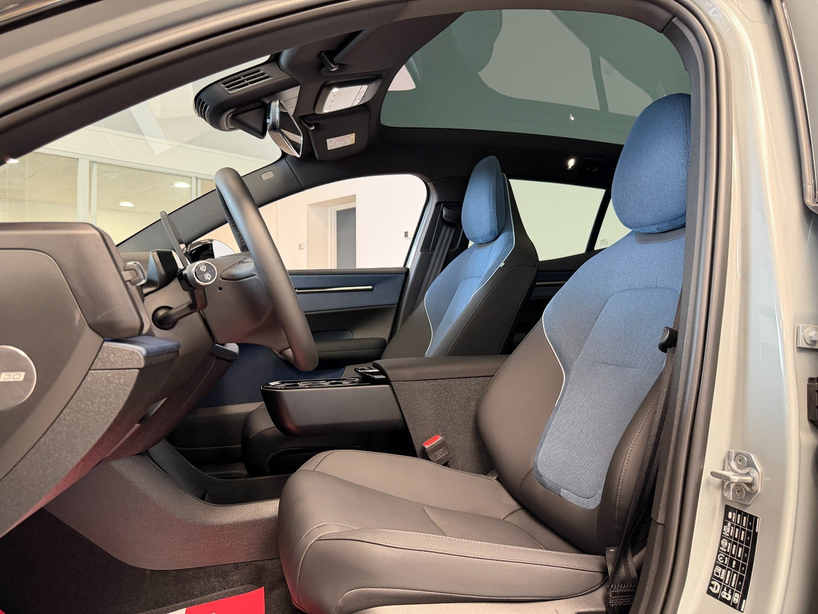 Grå Volvo EX30 fra 2024