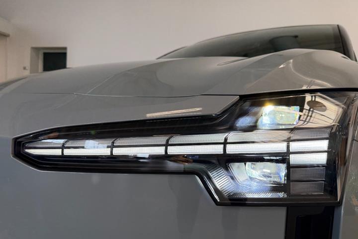 Grå Volvo EX30 fra 2024