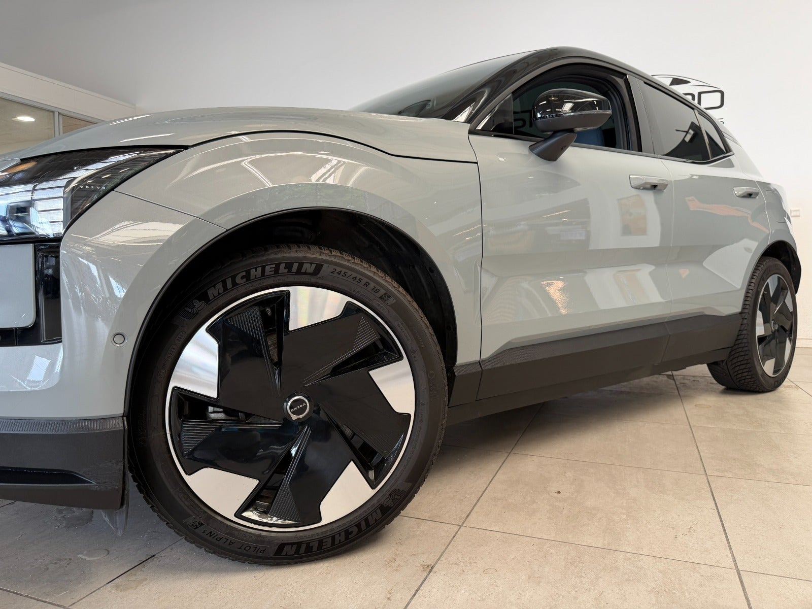 Grå Volvo EX30 fra 2024