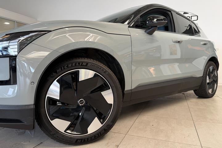 Grå Volvo EX30 fra 2024