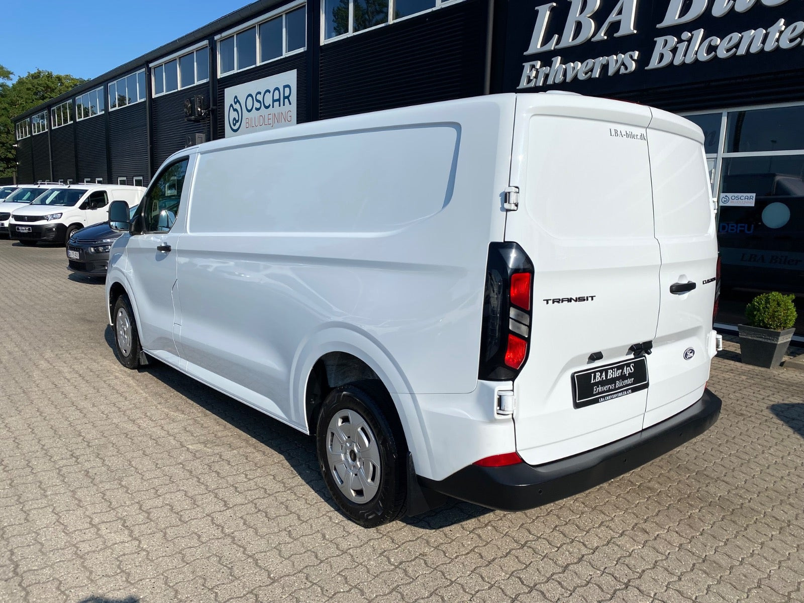 Hvid Ford Transit Custom 320 L2 fra 2025