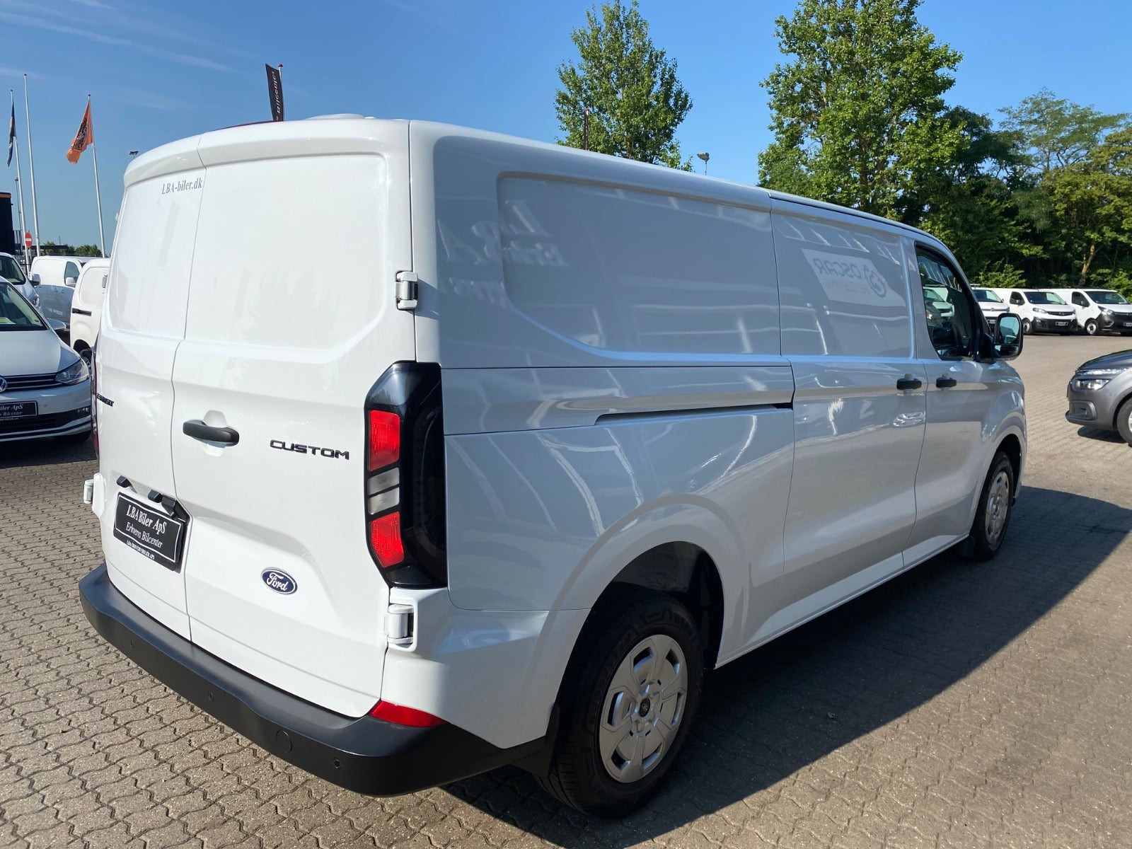 Hvid Ford Transit Custom 320 L2 fra 2025