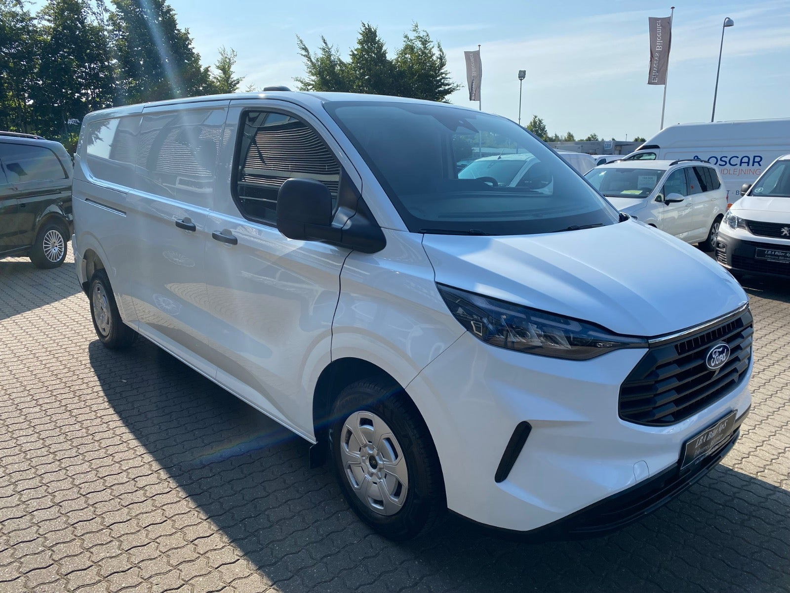 Hvid Ford Transit Custom 320 L2 fra 2025