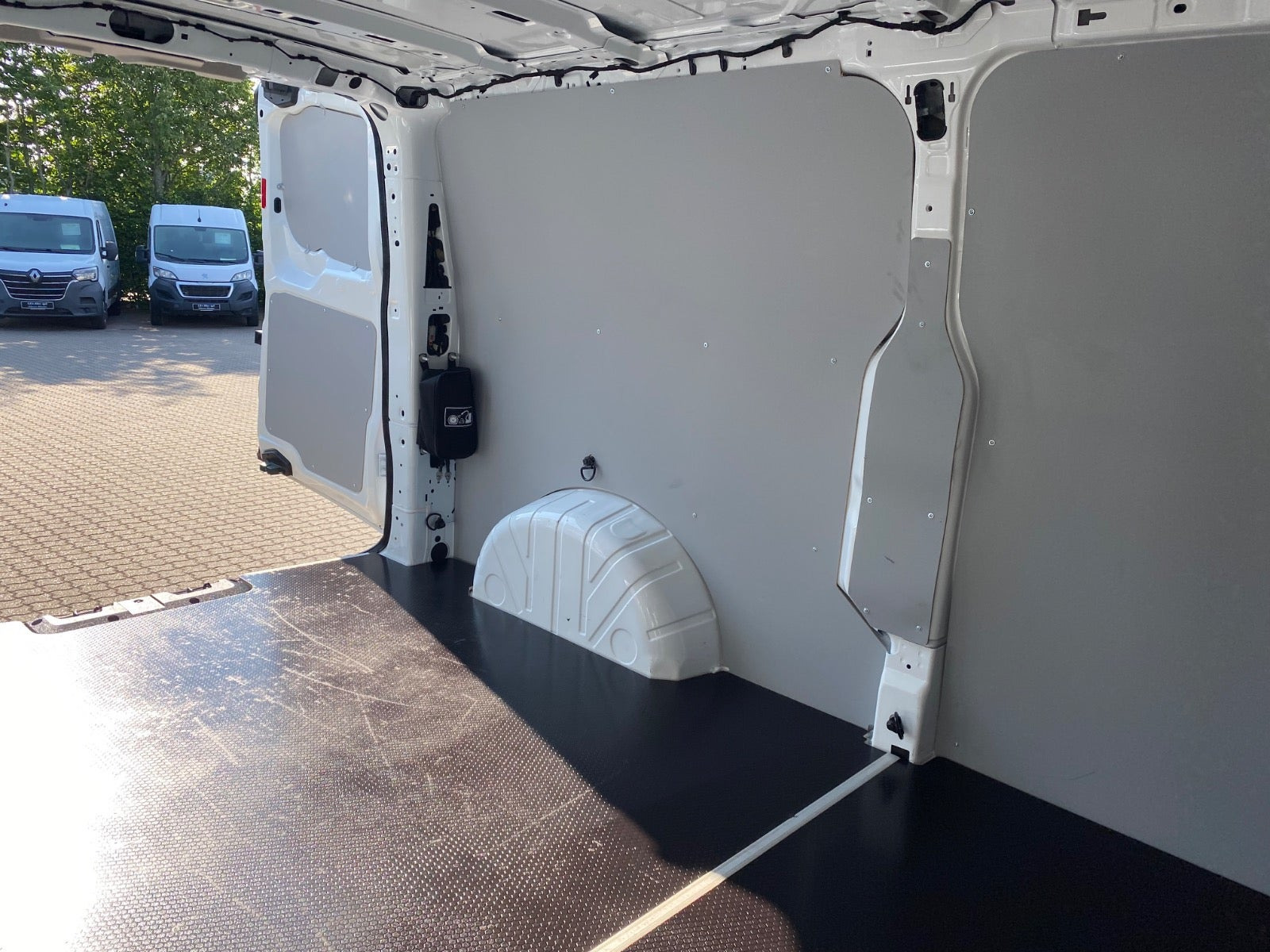 Hvid Ford Transit Custom 320 L2 fra 2025