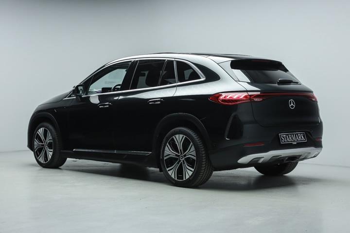 Grøn Mercedes EQE350 SUV fra 2023