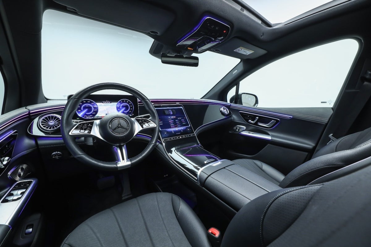 Grøn Mercedes EQE350 SUV fra 2023
