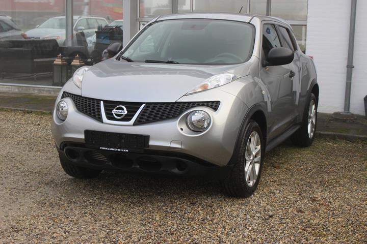 Sølv Nissan Juke fra 2011 set udefra