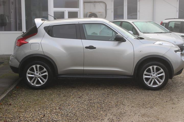 Sølv Nissan Juke fra 2011
