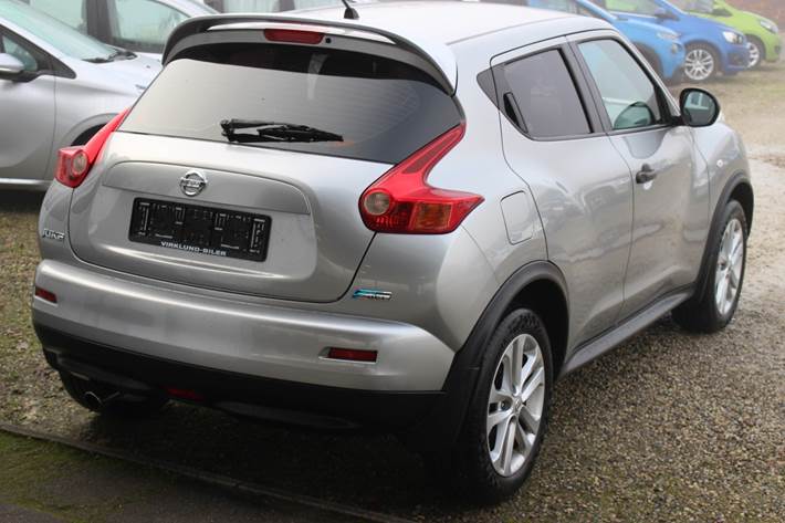 Sølv Nissan Juke fra 2011