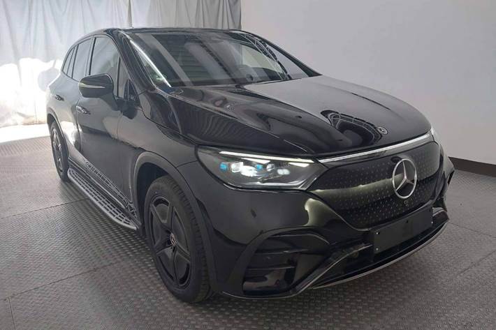 Sort Mercedes EQE500 SUV fra 2023