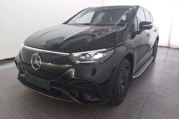 Sort Mercedes EQE500 SUV fra 2023