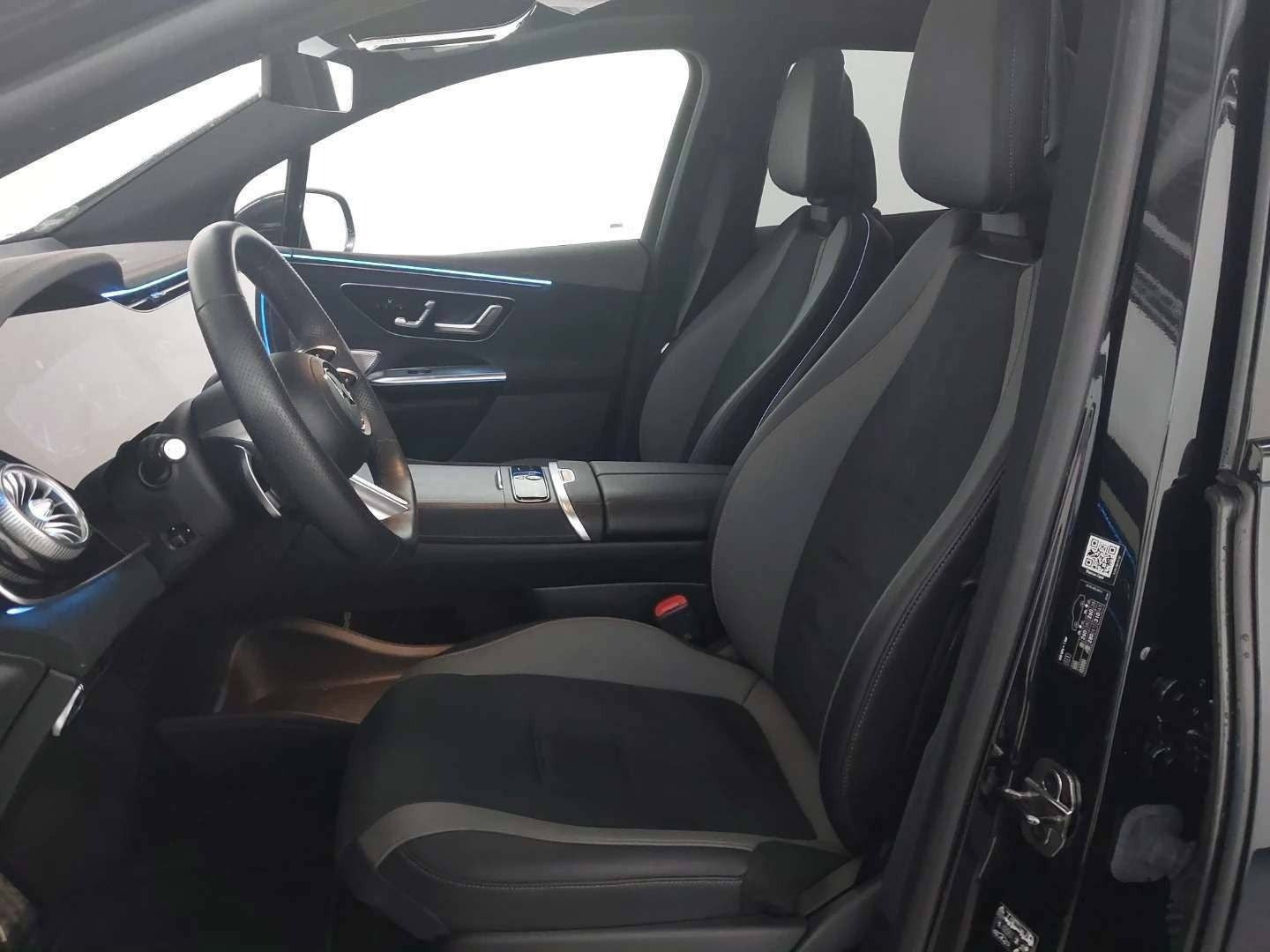 Sort Mercedes EQE500 SUV fra 2023