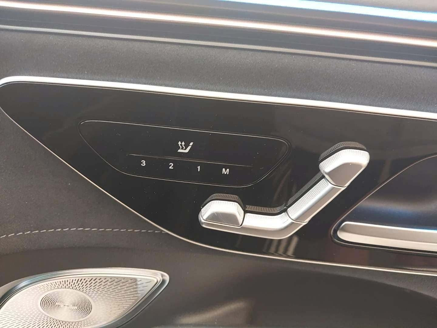 Sort Mercedes EQE500 SUV fra 2023