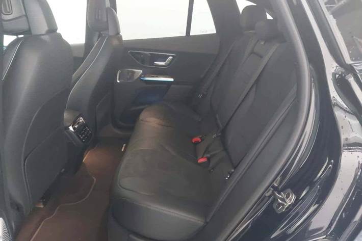 Sort Mercedes EQE500 SUV fra 2023