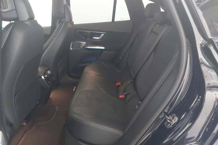 Sort Mercedes EQE500 SUV fra 2023
