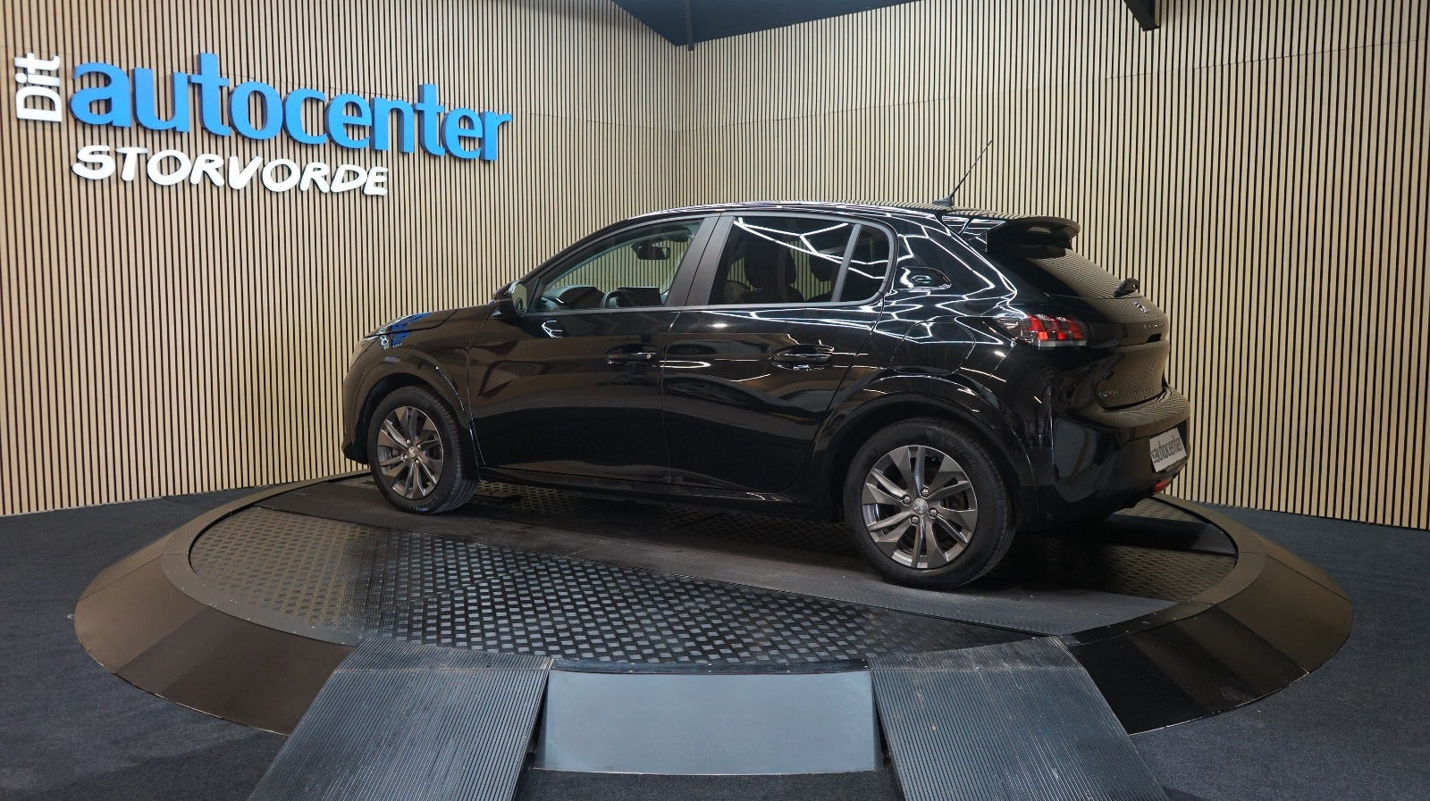 Sort Peugeot e-208 fra 2022