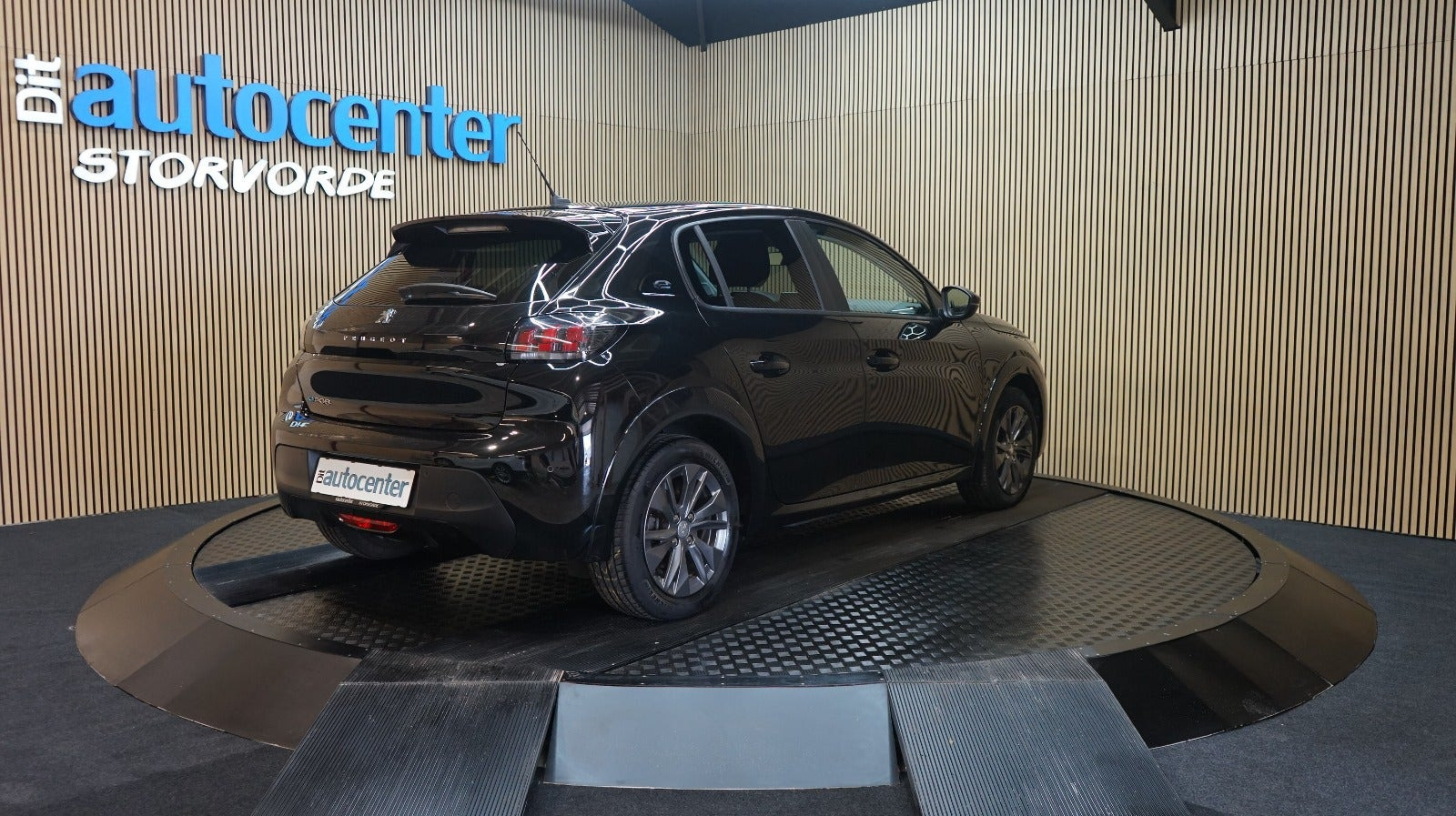 Sort Peugeot e-208 fra 2022