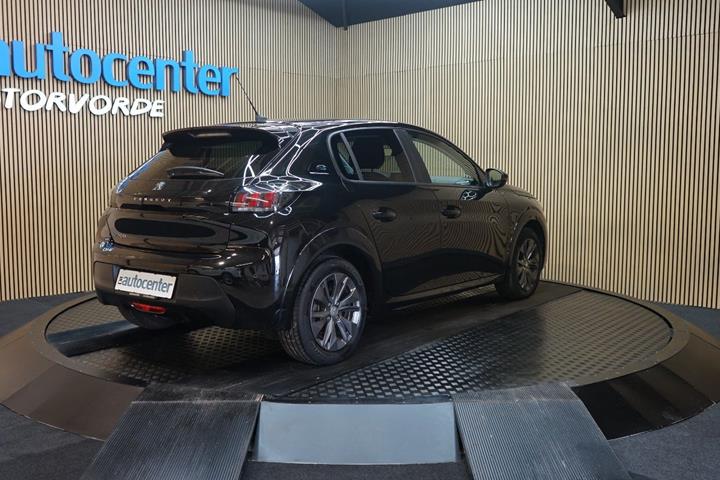 Sort Peugeot e-208 fra 2022