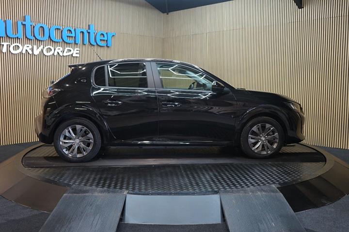 Sort Peugeot e-208 fra 2022