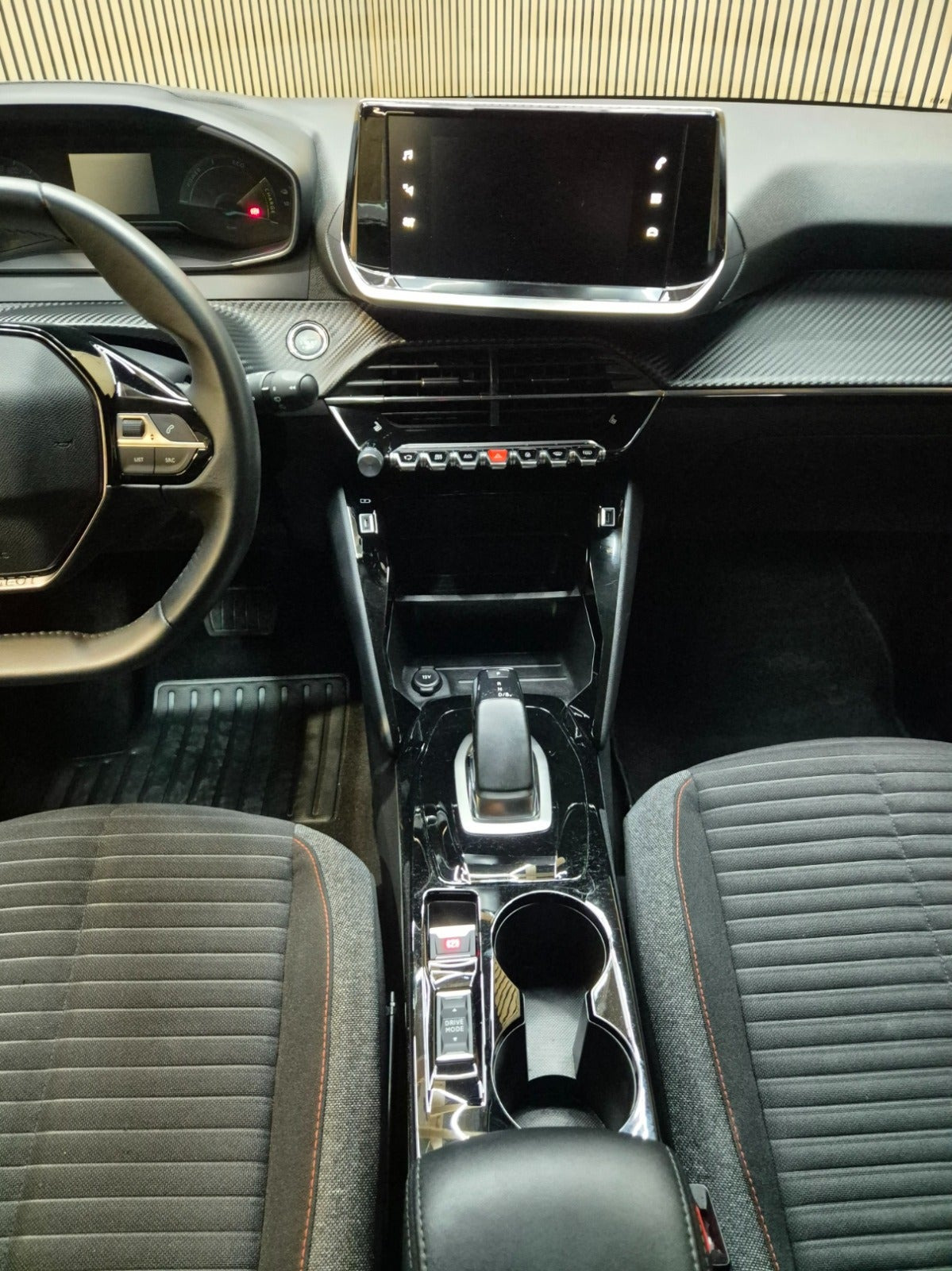 Sort Peugeot e-208 fra 2022