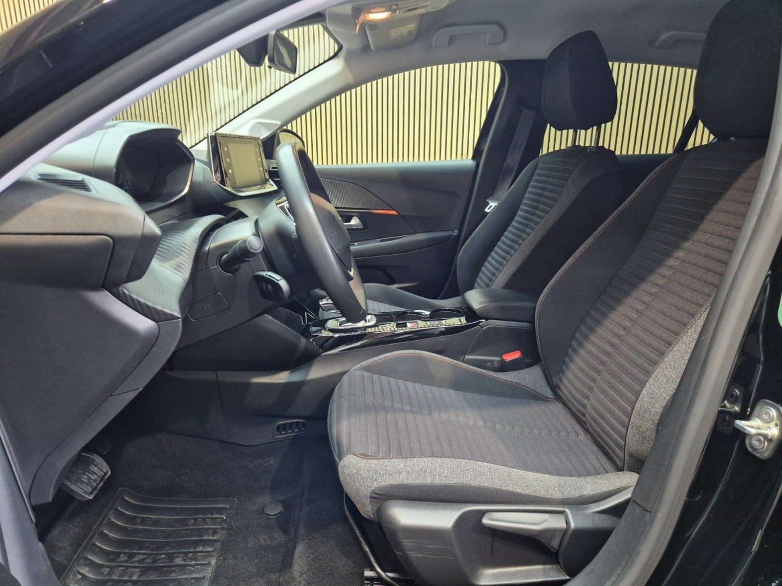 Sort Peugeot e-208 fra 2022