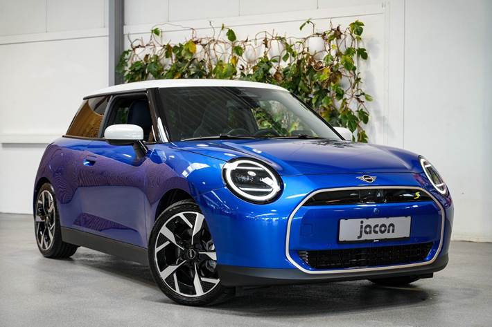 Blå Mini Cooper SE fra 2024