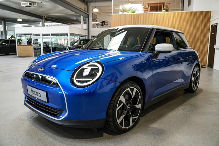 Blå Mini Cooper SE fra 2024