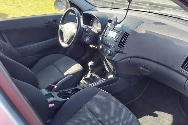 Grå Hyundai i30 fra 2010