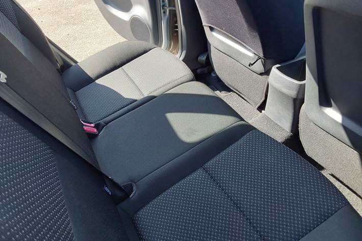 Grå Hyundai i30 fra 2010