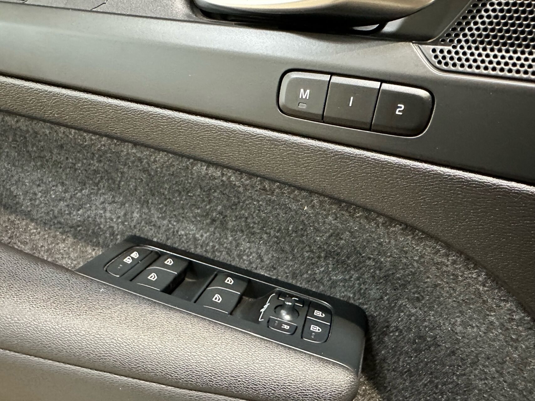 Sort Volvo C40 fra 2023