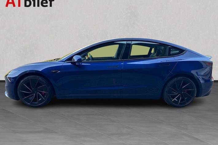 Blå Tesla Model 3 fra 2024
