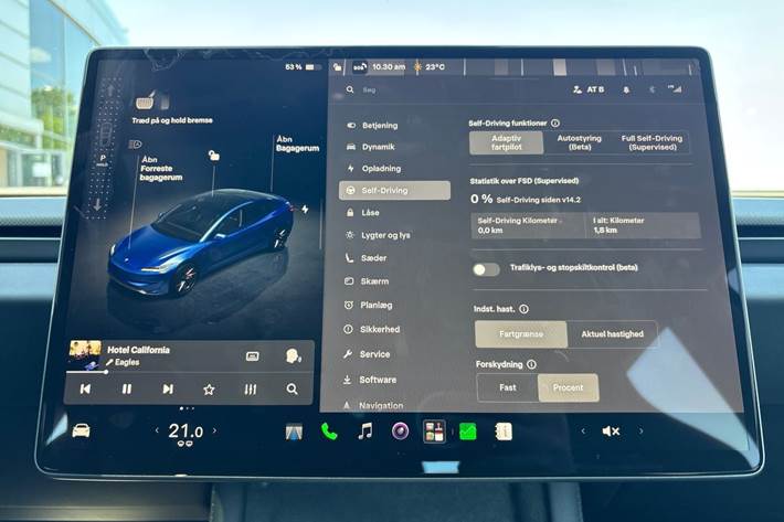 Blå Tesla Model 3 fra 2024