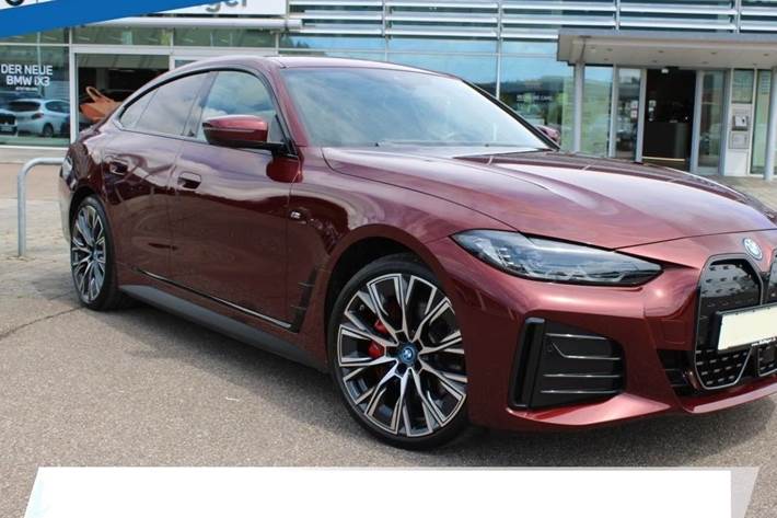 Rød BMW i4 fra 2023