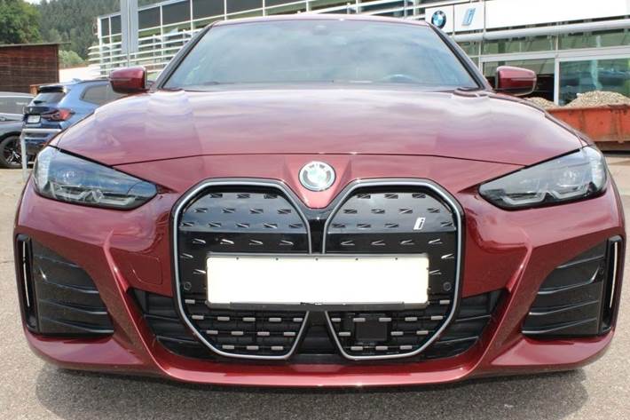 Rød BMW i4 fra 2023