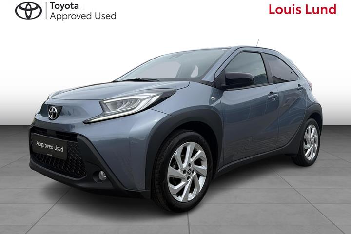 Grå Toyota Aygo X fra 2024 set udefra
