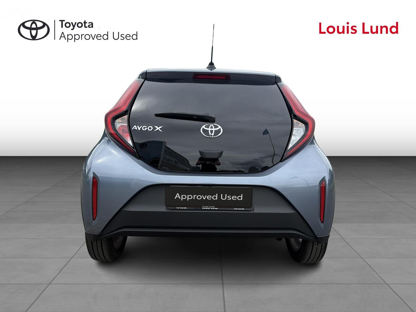 Grå Toyota Aygo X fra 2024