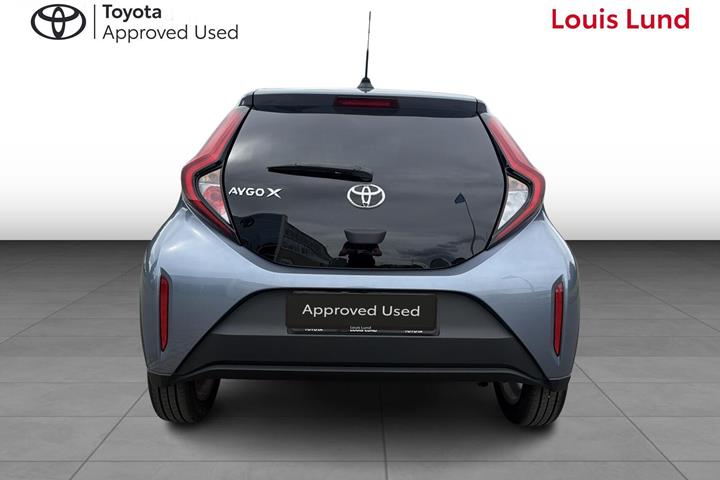 Grå Toyota Aygo X fra 2024