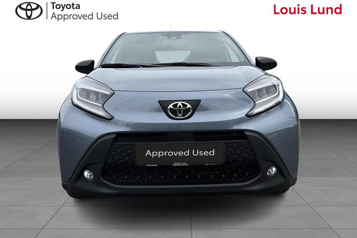 Grå Toyota Aygo X fra 2024