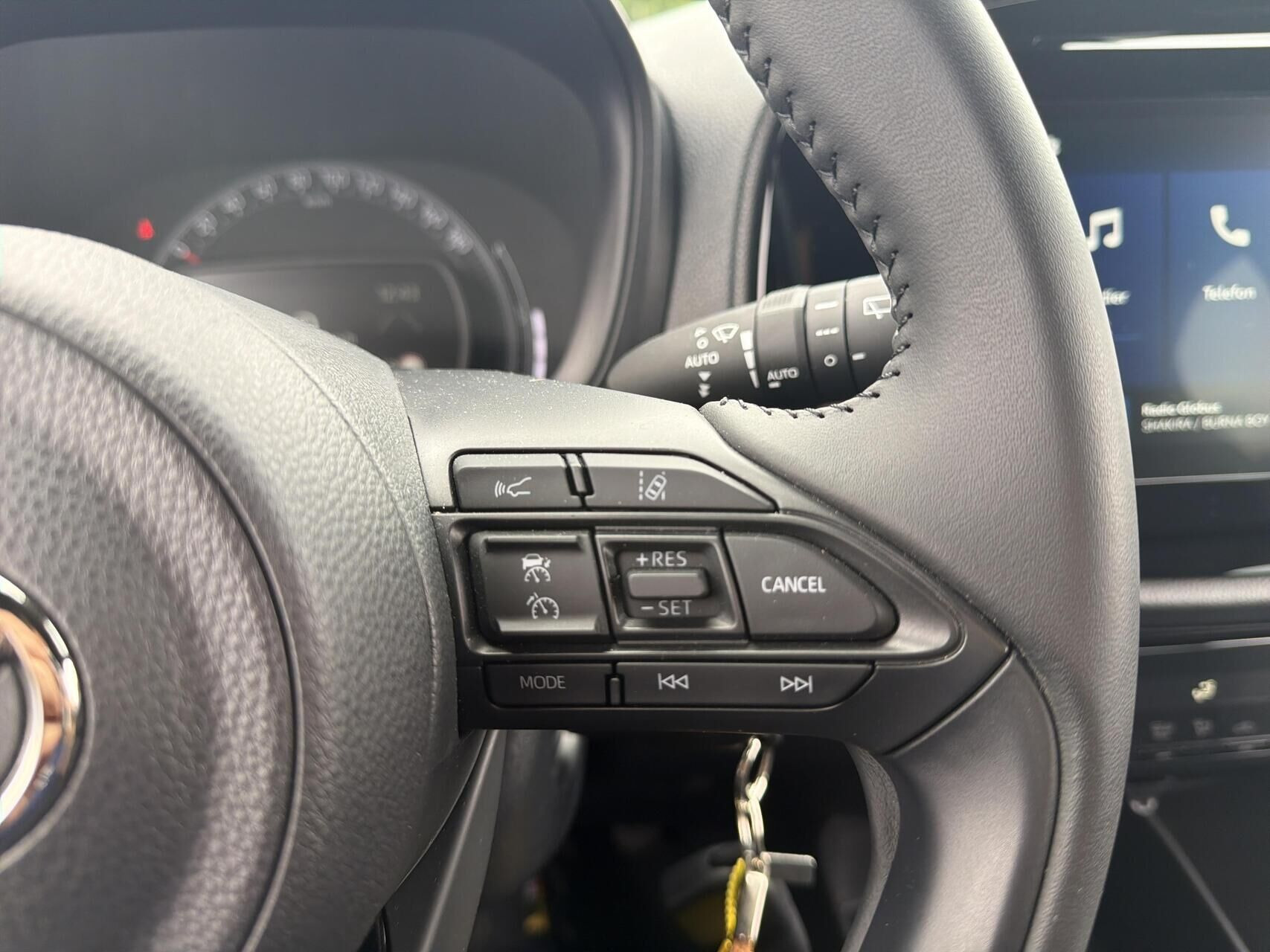 Grå Toyota Aygo X fra 2024