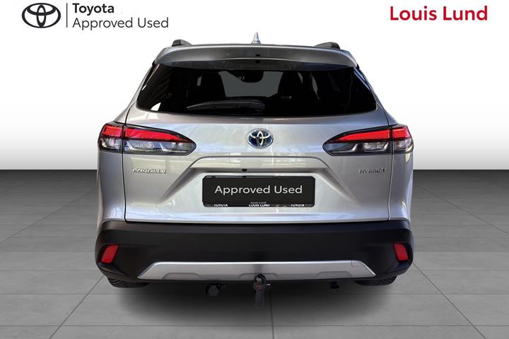 Sølv Toyota Corolla Cross fra 2023
