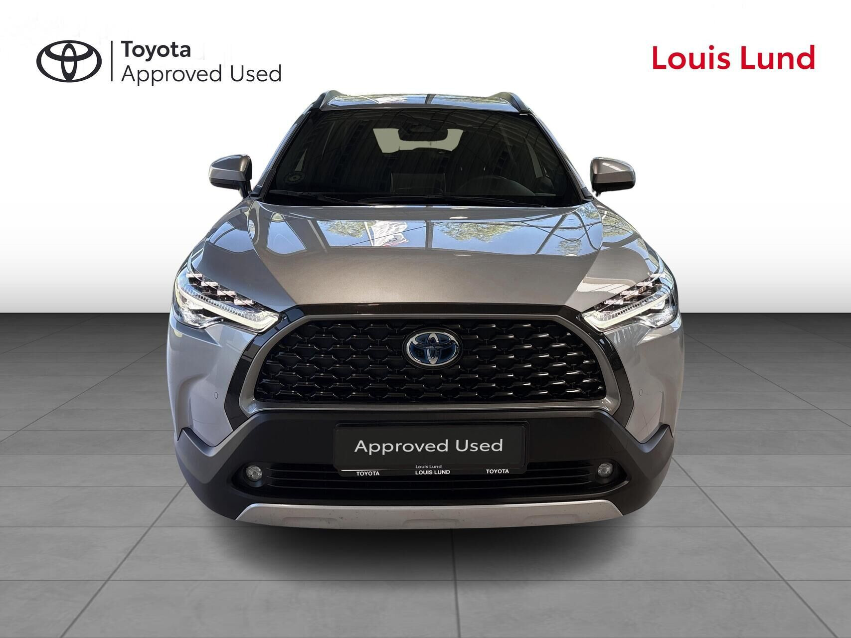 Sølv Toyota Corolla Cross fra 2023