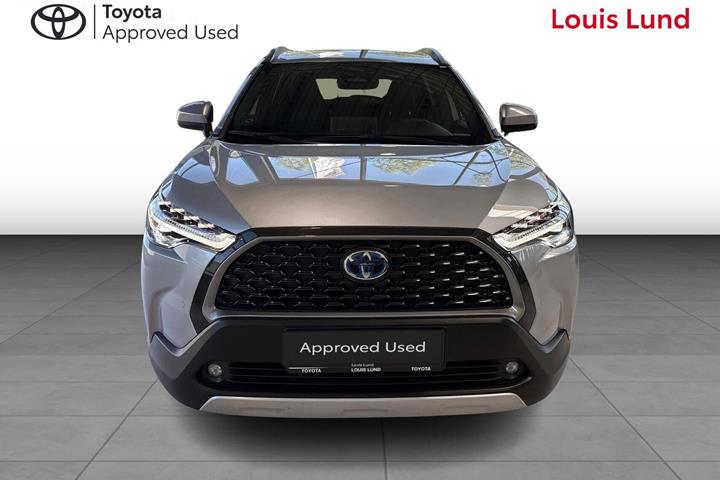 Sølv Toyota Corolla Cross fra 2023